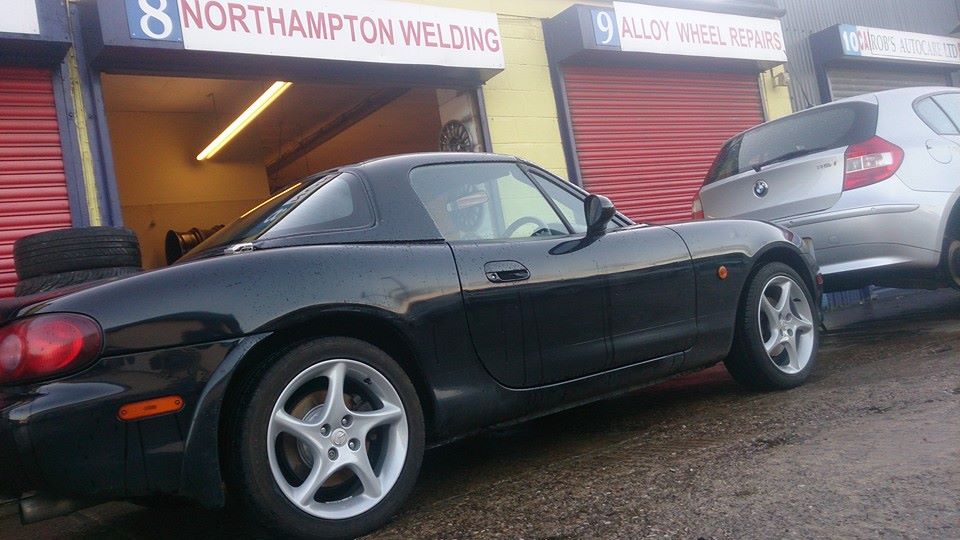 Alloy wheel refurbishment on a sporty MG